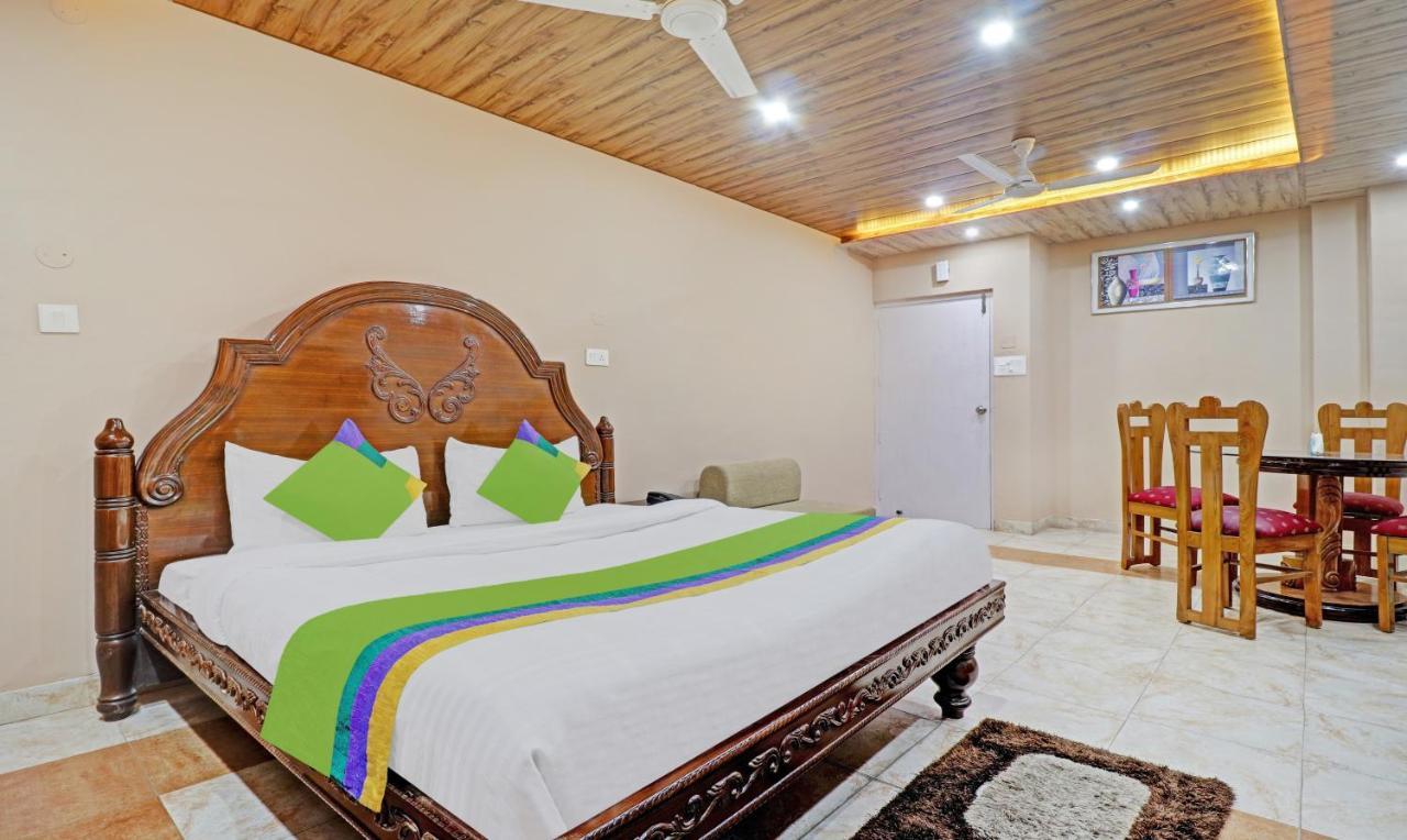 Hotel Vikrant Pinjaur Exterior photo