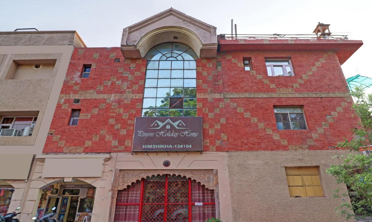 Hotel Vikrant Pinjaur Exterior photo