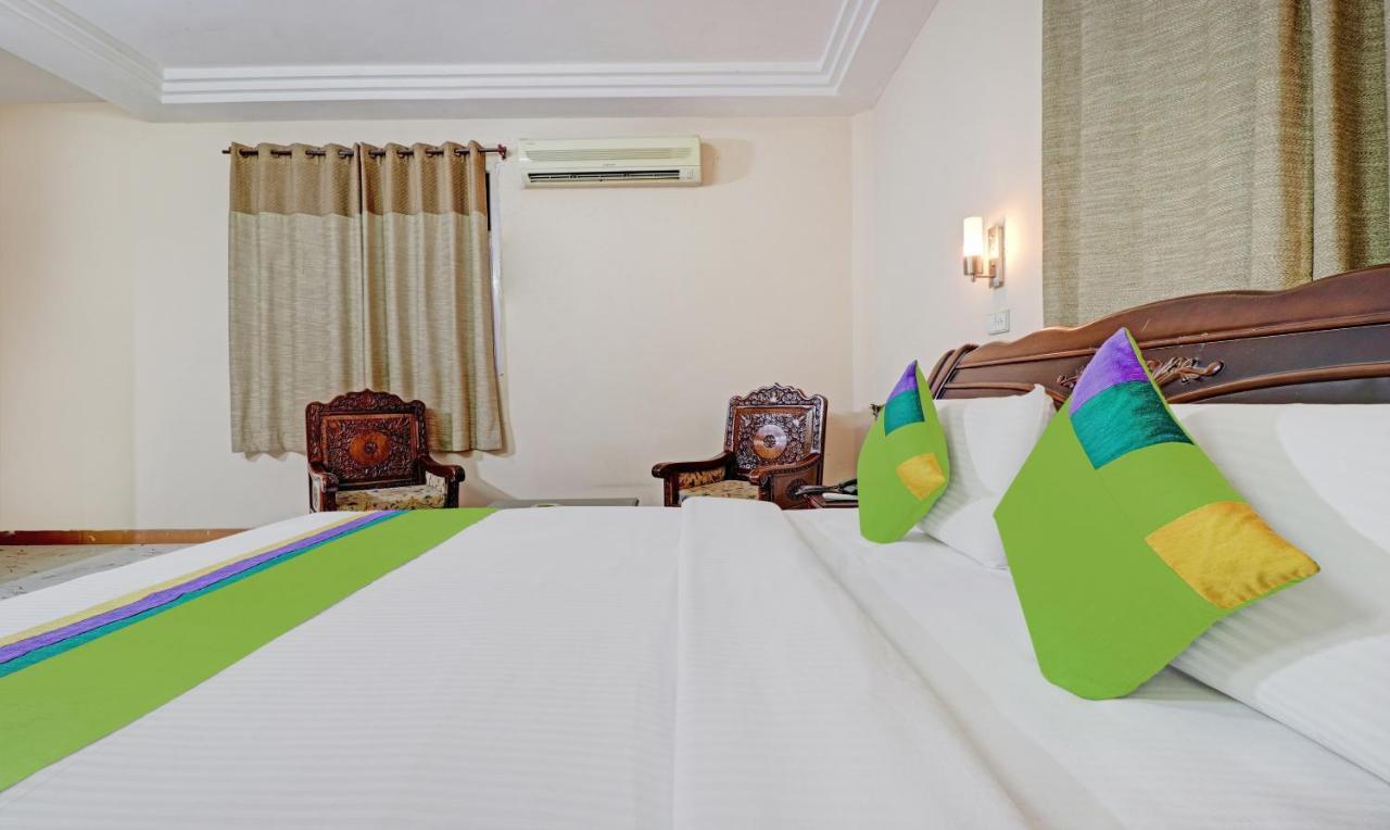 Hotel Vikrant Pinjaur Exterior photo