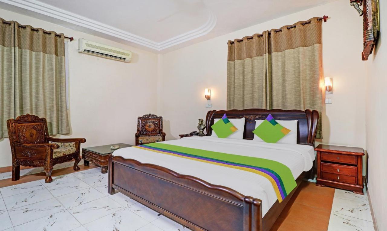 Hotel Vikrant Pinjaur Exterior photo